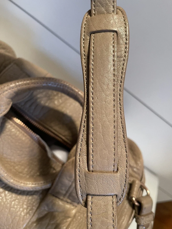 Bolso de mano Alexander Wang “Rocco” piel de cordero con herrajes de oro rosa Foto 3 de 4