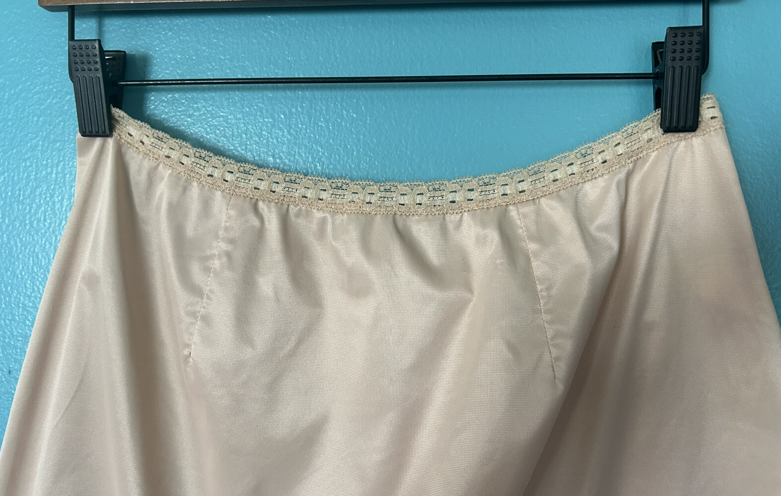 Vintage Olga Nylon Beige Half Slip Size Large Lace De… Gem