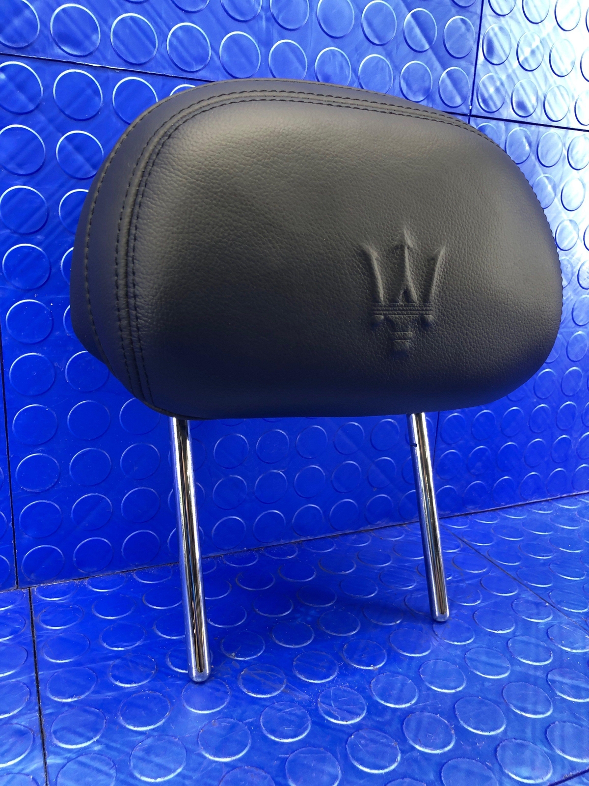 2017-2022 MASERATI LEVANTE OEM REAR RIGHT SEAT HEADREST BLACK LEATHER