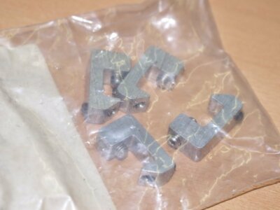 1 Stück TURCK KLA1 Montagezubehör Zugankerzyl. Klemmstück NEU