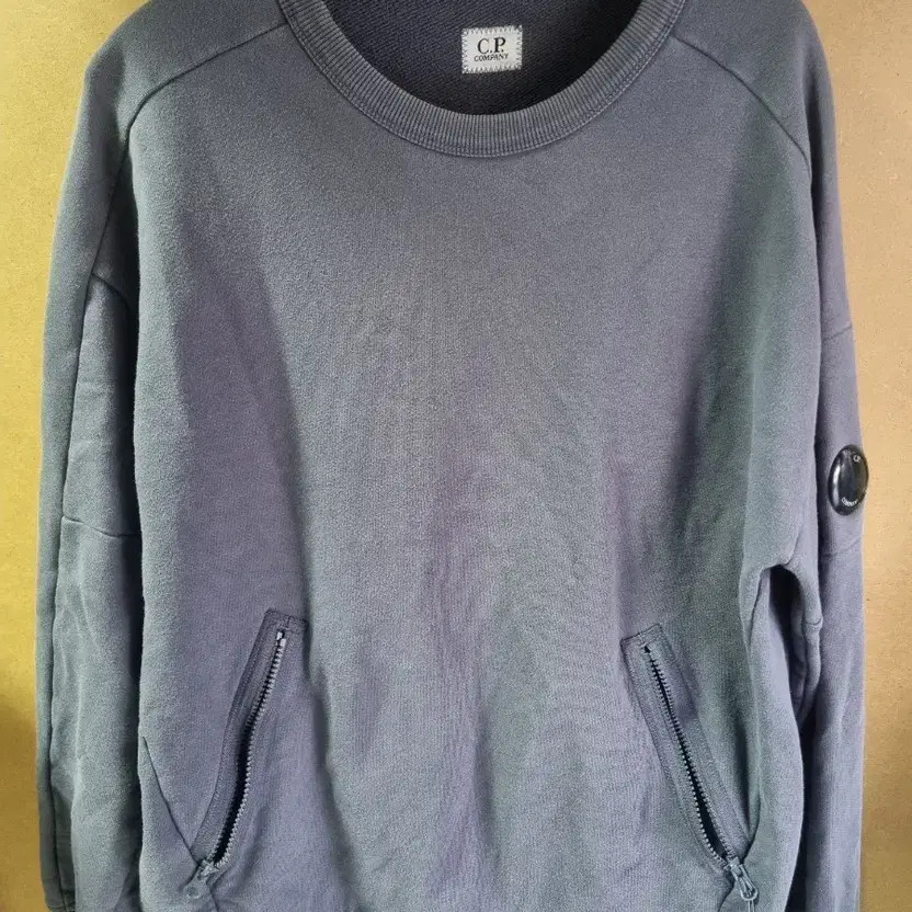 CP Men’s Crewneck Sweatshirt - Size L - Lightly Used