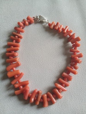 Vintage Solmon Coral Braselet Sterling Clasp. 