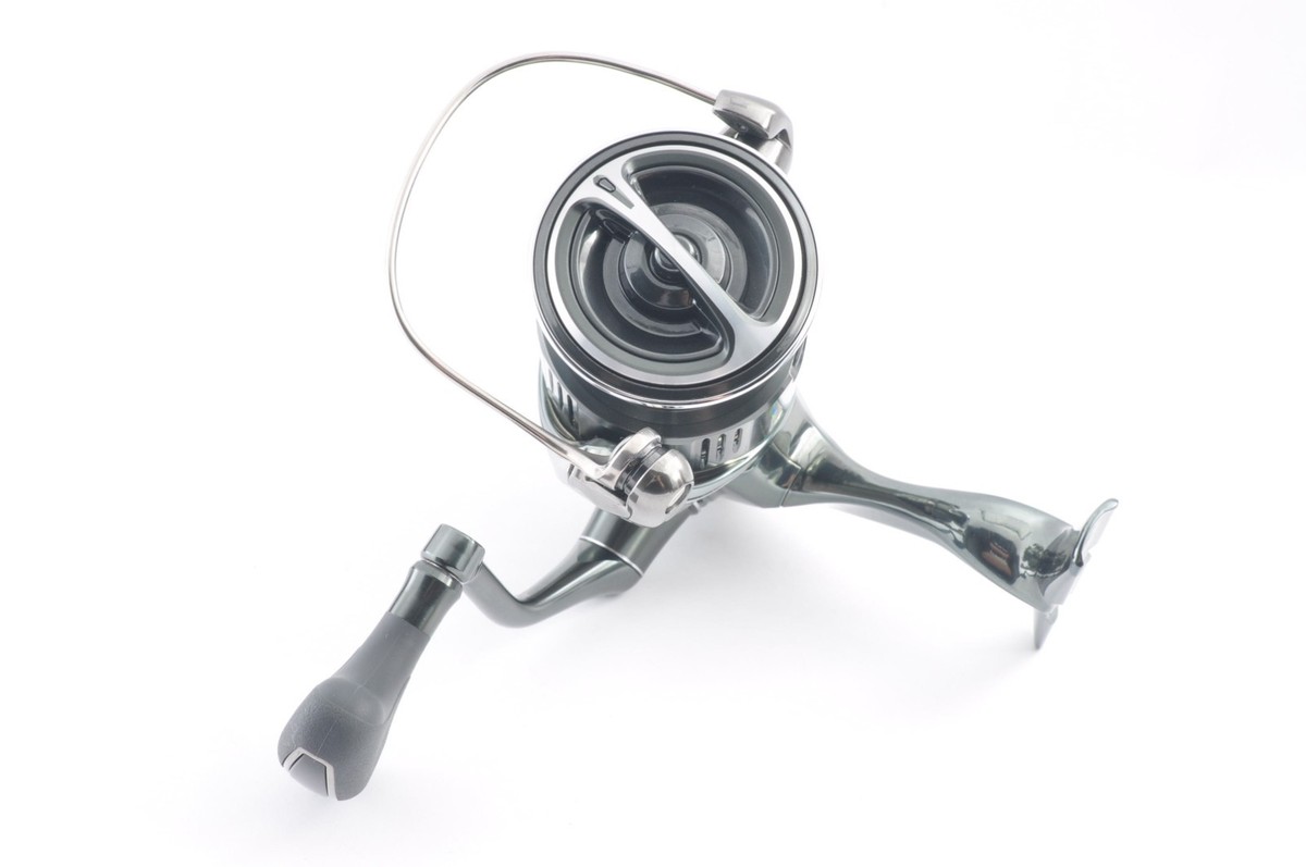Shimano 22 STELLA C3000XG Spinning Reel Ship from Japan New