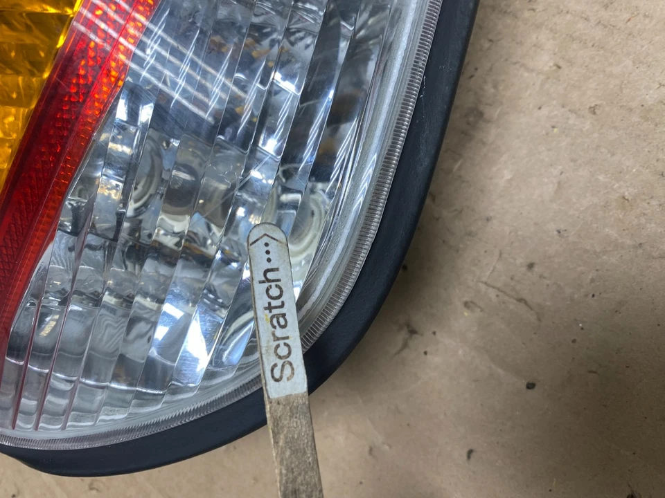 Luz trasera lateral derecha Hyundai Santa Fe 2001 2002 2003 2004 pasajero P9532 DW Foto 4 de 4