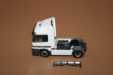 Herpa 1:87  Zugmaschine MB Actros 1843 weiß /schwarz ohne Beschriftung