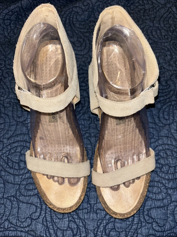 Sandalias de tacón de cuña TSUBO Tehina 8,5 plataforma recortada madera y corcho beige gamuza Foto 3 de 4
