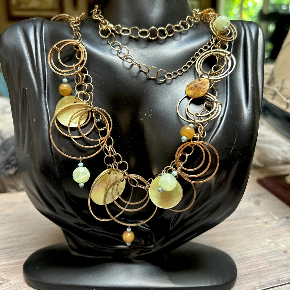 Collar de cadena conchas verdes en cascada de eslabones de cobre 24" firmado VCLM Foto 4 de 4