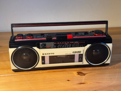 Sanyo M-S350LE radio vintage retro boombox hi-fi audio cassete tape player AM F