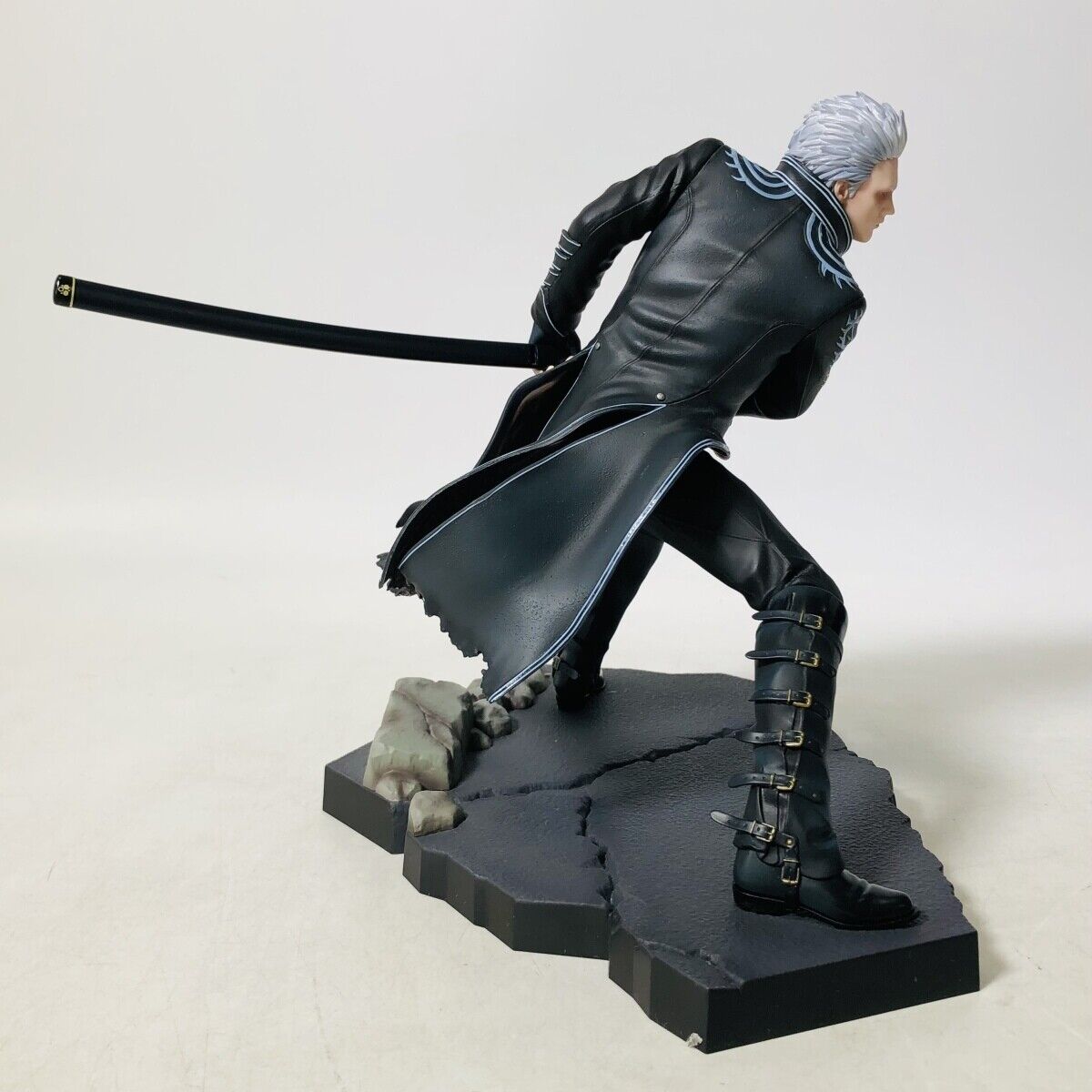 Vergil Devil May Cry 5 ARTFX J Figure - Broke Otaku: Anime & Manga