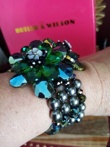 Butler & Wilson Green Aurora Borealis Flower Stretch Bracelet & Crystal Boxed - Picture 3 of 24