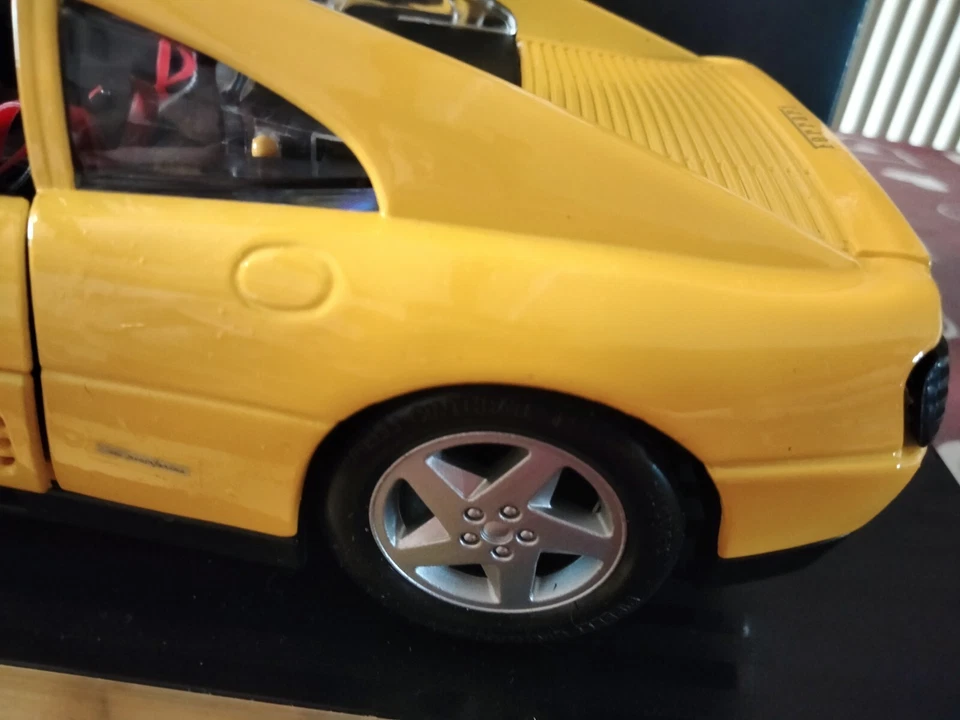 Modellino FERRARI 348ts 1990 Gialla Scala 1:18 Maisto Special Edition - Immagine 4 di 4