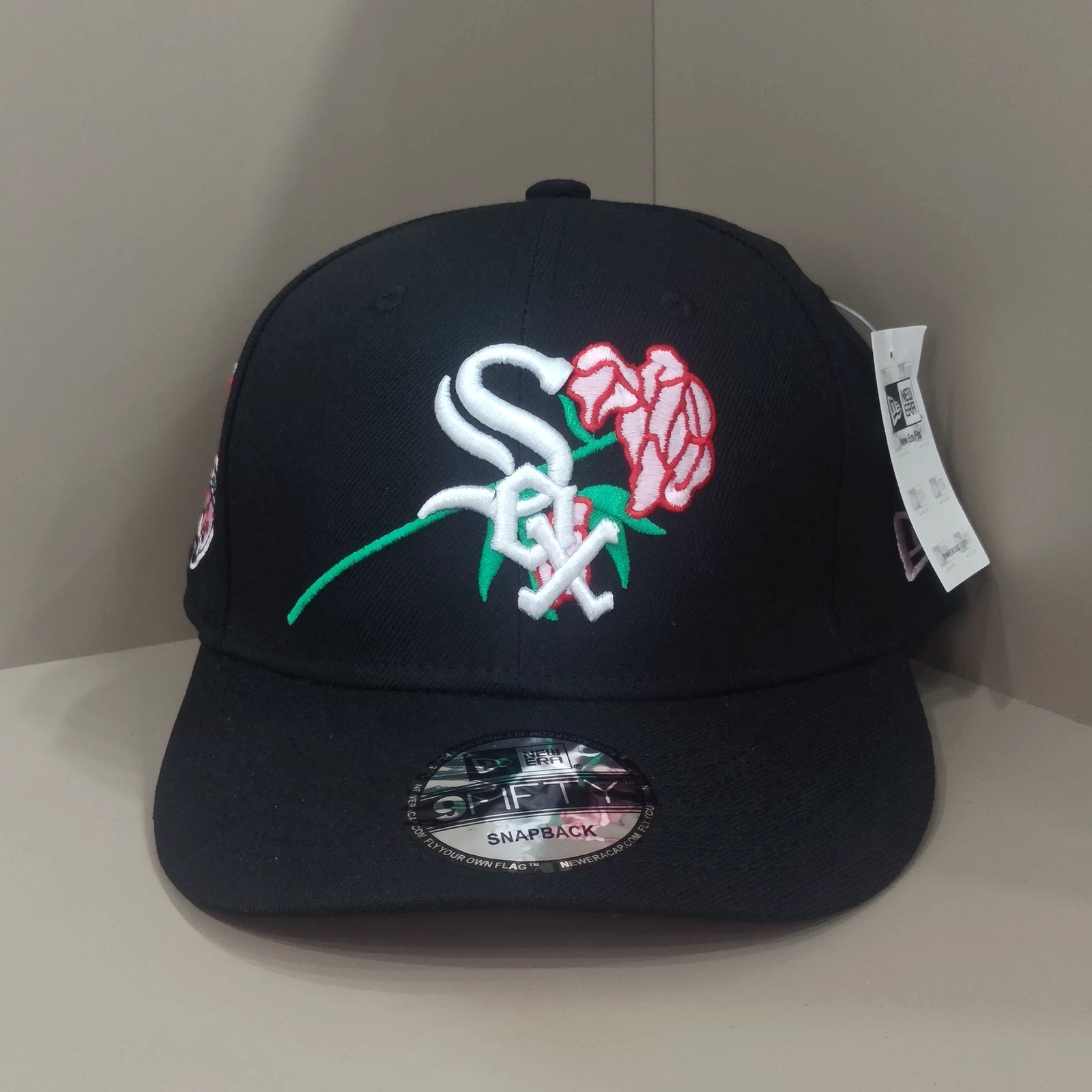CHICAGO WHITE SOX Black Baseball Cap with Rose Letter Embroidery Adjustable
Opens in a new window or
