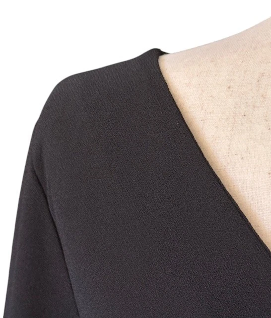 Top negro tejido cuello en V delantero acanalado Narciso Rodriguez DesigNation M edición limitada Foto 4 de 4