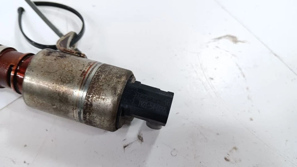 Mazda CX-9 Variable Timing Gear Oil Control Valve Solenoid Cylinder Head 2012  - Изображение 4 из 4