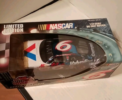NASCAR 🏁 Racing Champions MARK MARTIN #6 Valvoline Diecast 1:24 Limited Edition - Picture 5 of 5