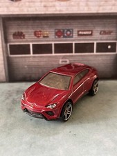 2014. HOT WHEELS. LAMBORGHINI URUS. BORGOÑA METALIZADA. 1:64. SUELTO. USADO.   C168