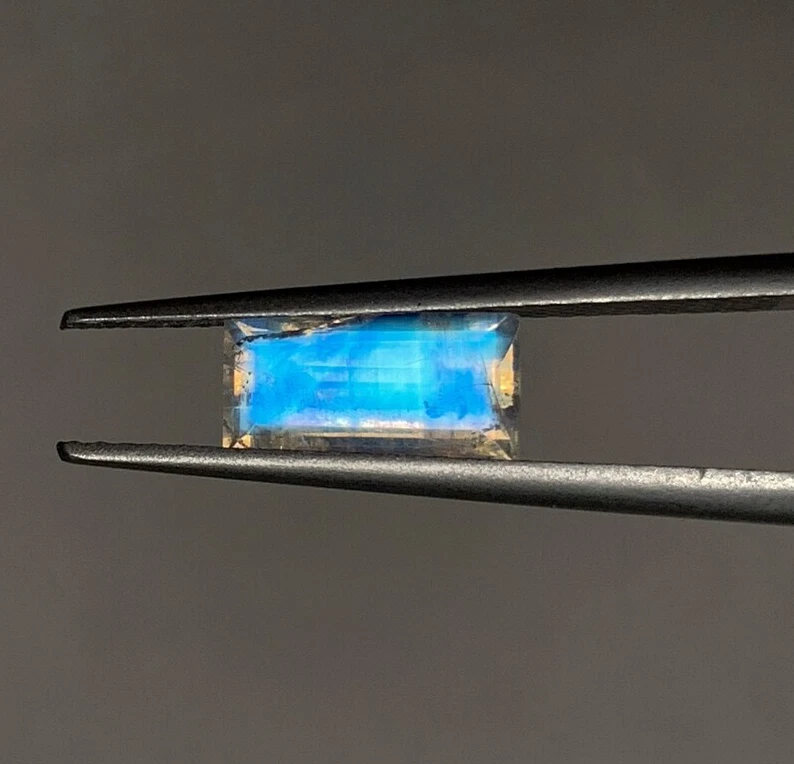 100% натуральный высококачественный радужный лунный камень, форма багет огранка размер 4,50x9 мм - Изображение 3 из 4