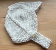 HAND KNITTED BABY HAT / HELMET NEWBORN - CREAM
