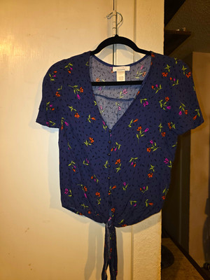 Urban Romantics Blue Floral V-Neck Cap Sleeve Button Tie Front Blouse Size S