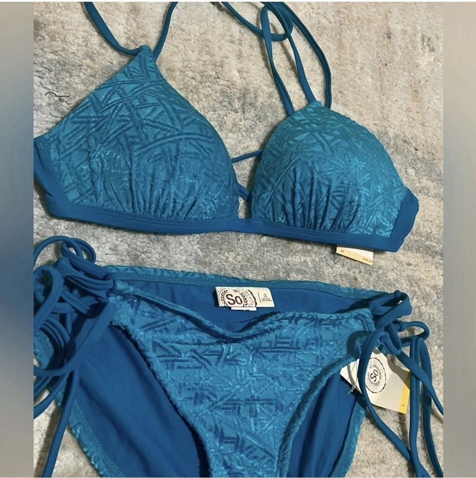 NUEVO CON ETIQUETAS SO Conjunto de Bikini Texturizado Terciopelo Verde Azulado 2 Piezas Push Up Cheeky Hipster Talla Pequeña Foto 2 de 4