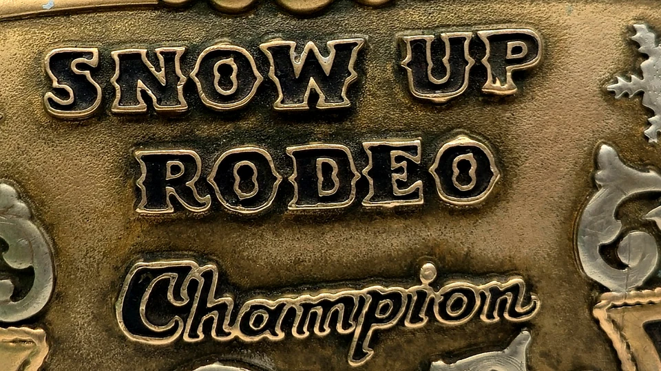 Maynard Snow Up Rodeo Champion 2011 Belt Buckle 2 Stones. Team Roping - Image 3 of 4