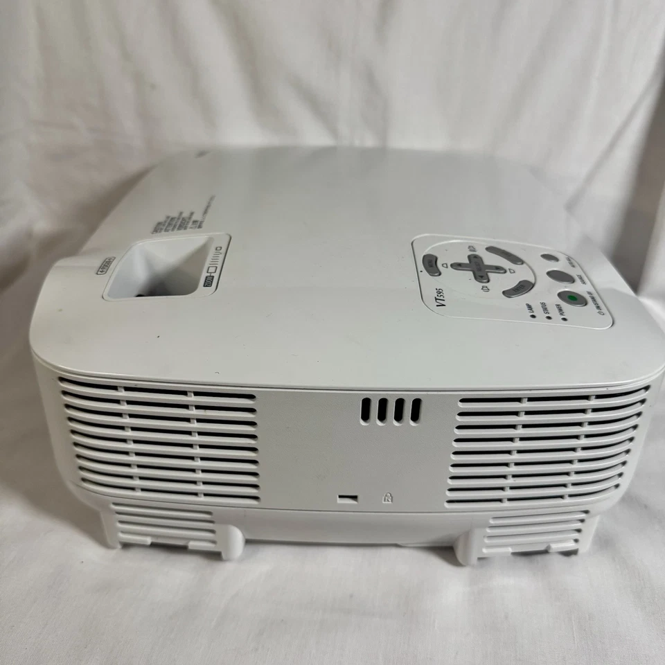 NEC Projector VT595 LCD 2000 ANSI Lumens 264 Lamp Hours - Image 4 of 4