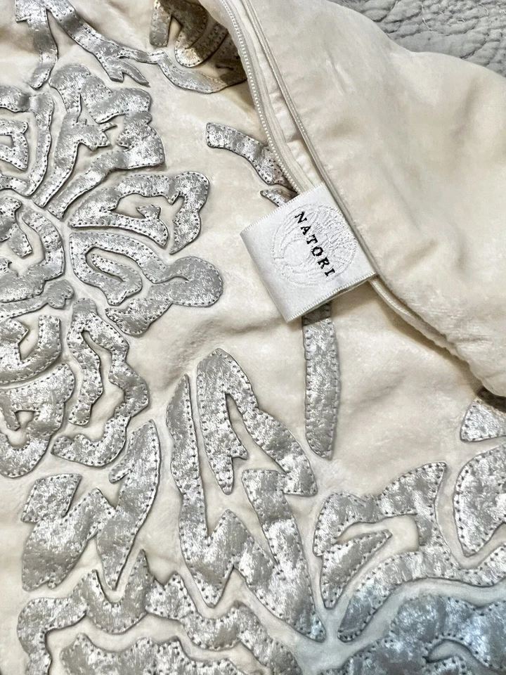 Natori Snow Leopard Velvet Pillow Cover White Gray Floral - Image 4 of 4