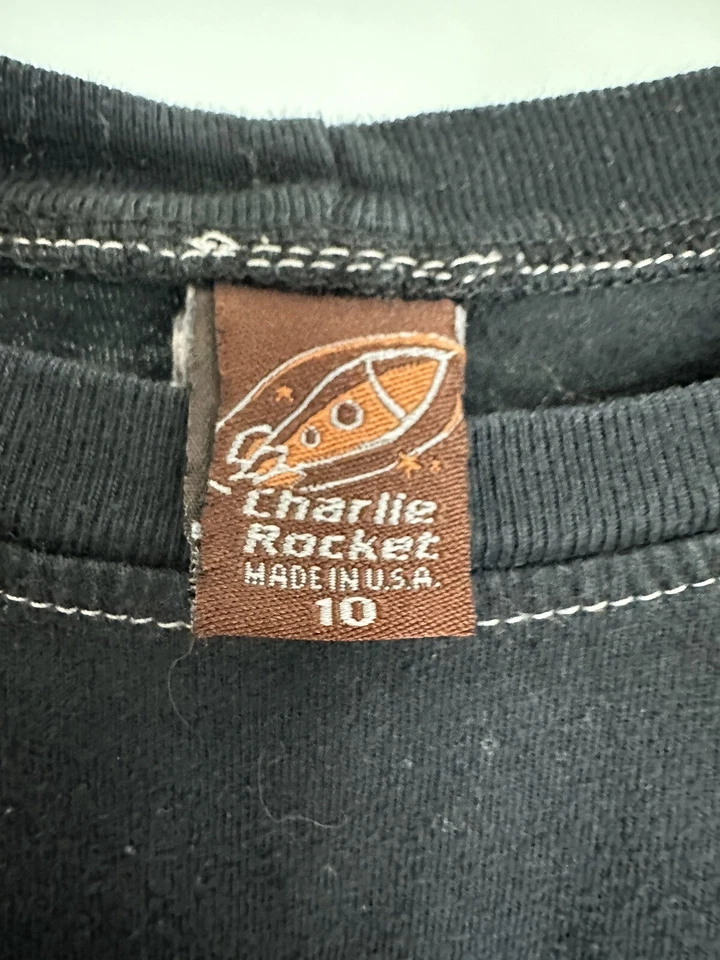 Camiseta Charlie Rocket Motocicleta Meninos Crianças Manga Longa Tamanho 10 Boutique Preta - Imagem 2 de 4