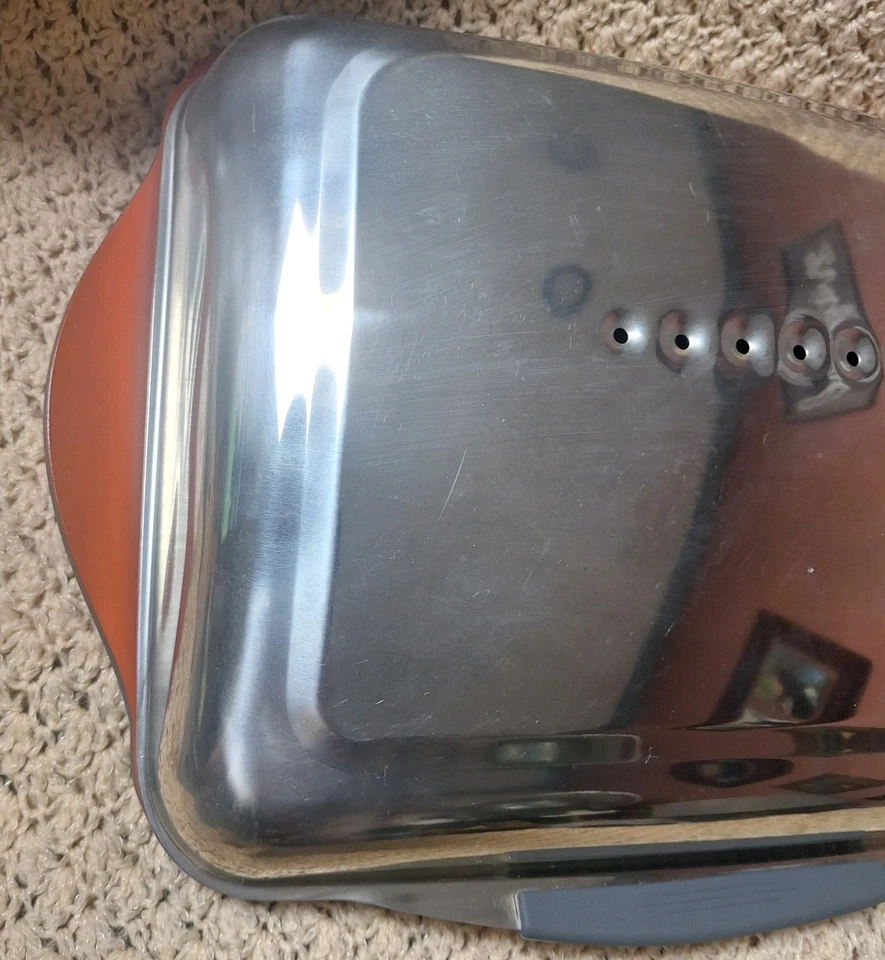 Parrilla con capucha de acero Gotham Foto 3 de 4