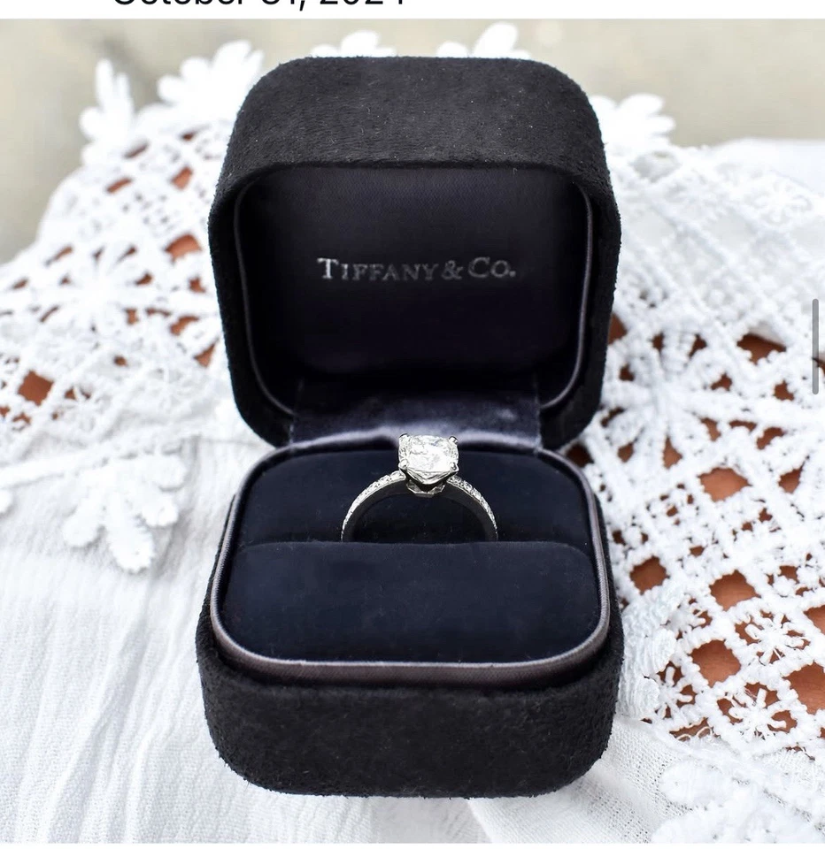 1.60 Tiffany novo engagement ring Original Box and certificate included - Image 2 of 4