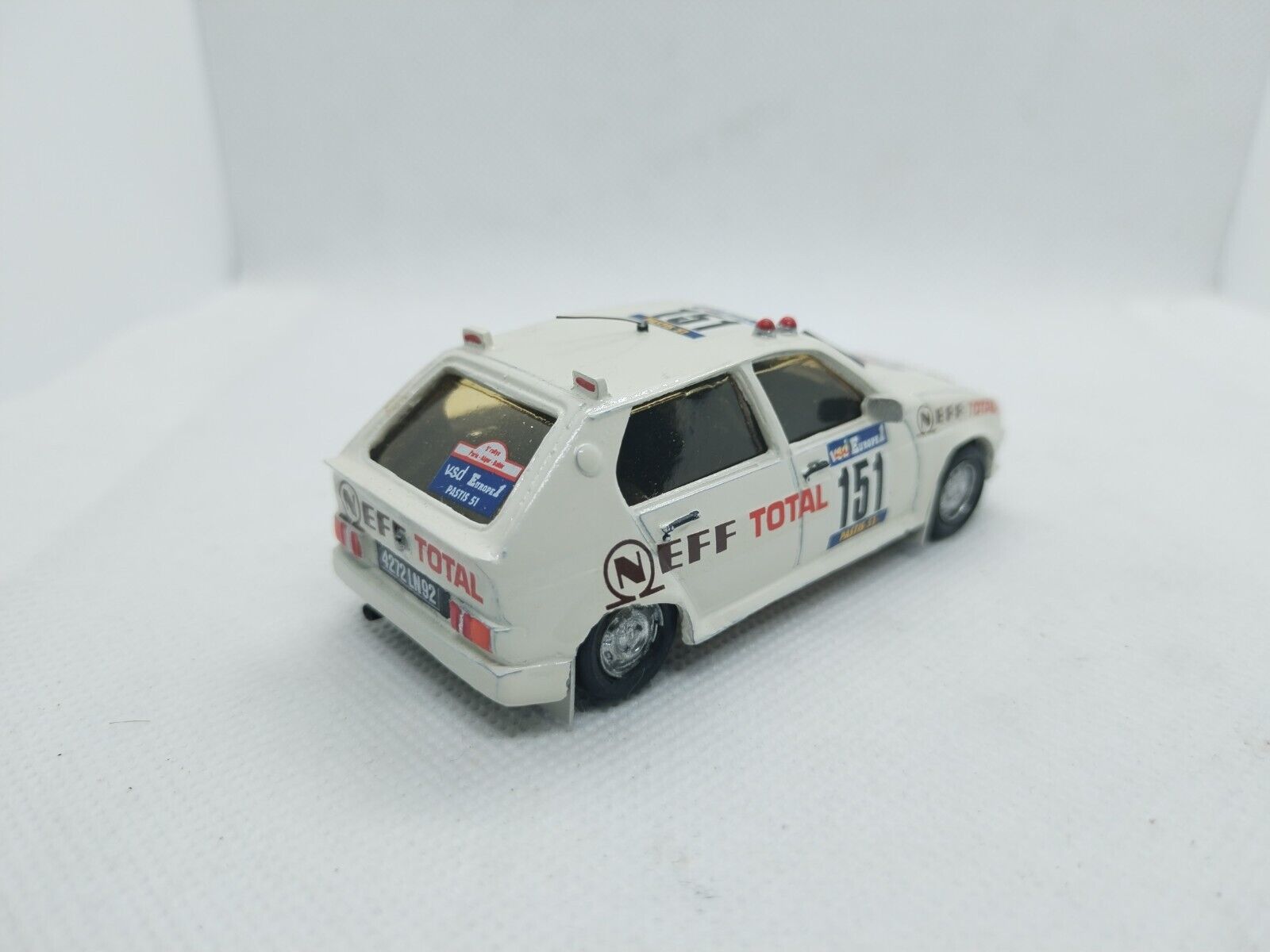 Foto 9 di 18