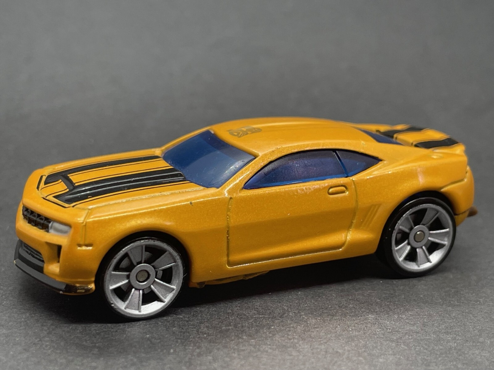 HASBRO TRANSFORMERS BUMBLEBEE 1/64