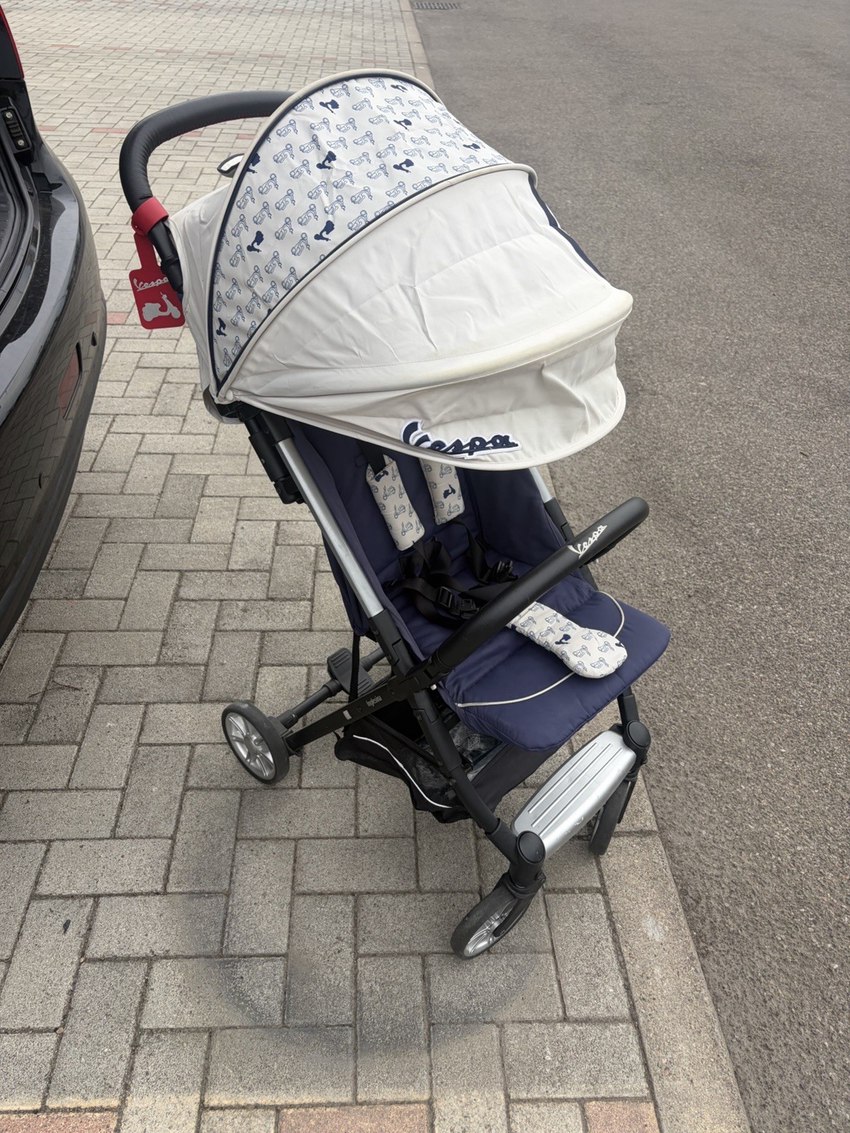 Inglesina Vespa passeggino singolo pieghevole con cappottina blu/bianco — foto 4