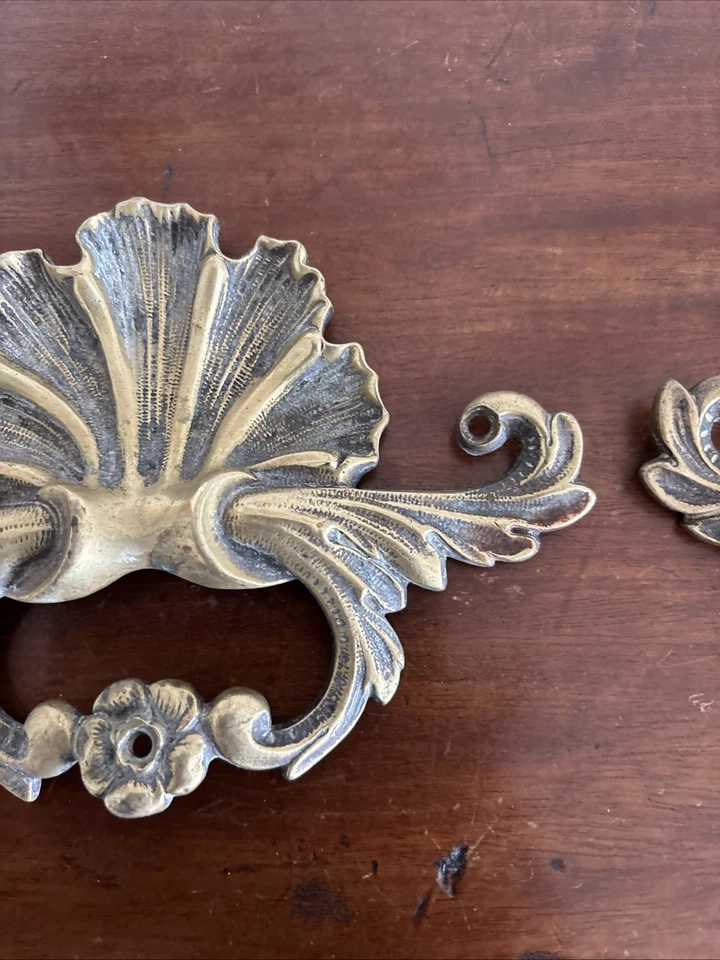 Two Beautiful Rococo Style Antique Brass Plates - Image 4 of 4