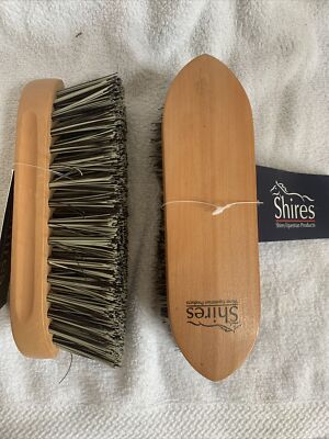 Shirrs Equestrain Large Wooden Dandy Brush PP Bristles NEW