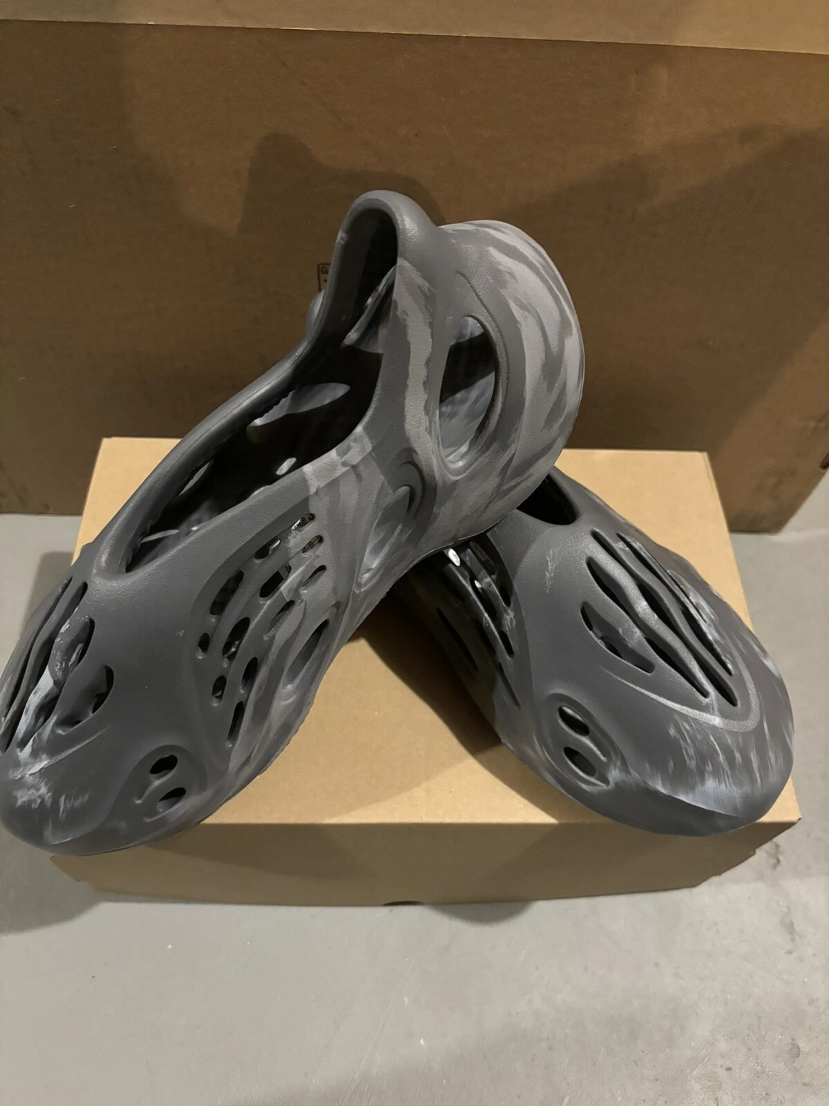 Taglia 11 Yeezy Foam Runner Mx granito