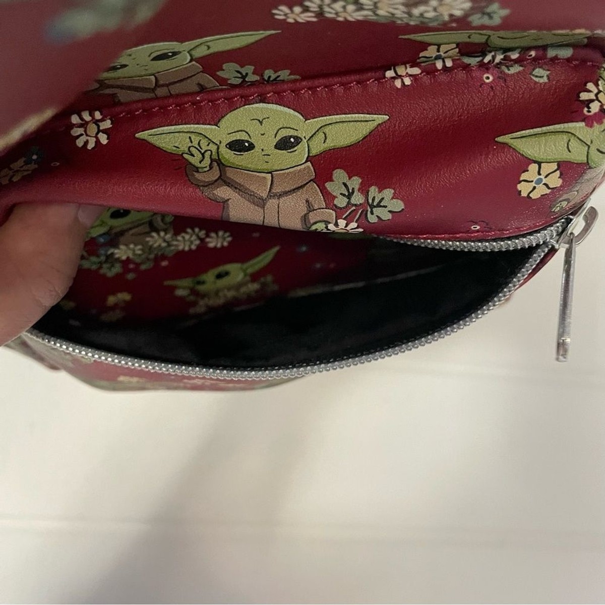 Loungefly Mandalorian Grogu mini backpack NWOT 108501.png main image 2