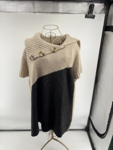 Avenue Black Tan Short Sleeve Women’s Sweater With Button Detail Size 22/24