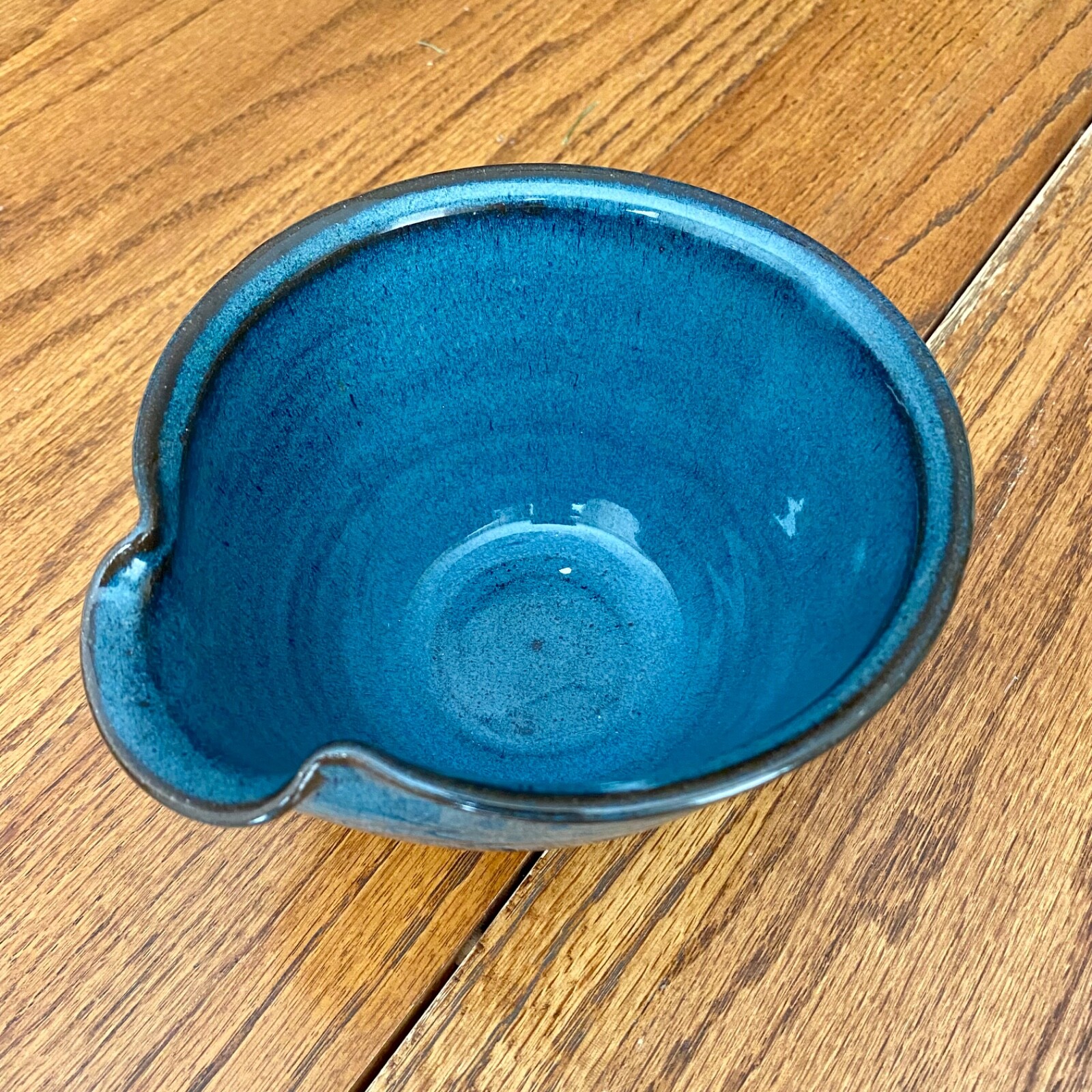 Vintage 1984 Jugtown Ware Pottery 5 5/8” Mixing Bowl With Spout Blue