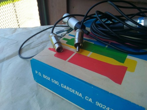 SesCom Professional Microphones MC-325 Electret Condenser Lapel/Tie-Tack Mic - Picture 5 of 6