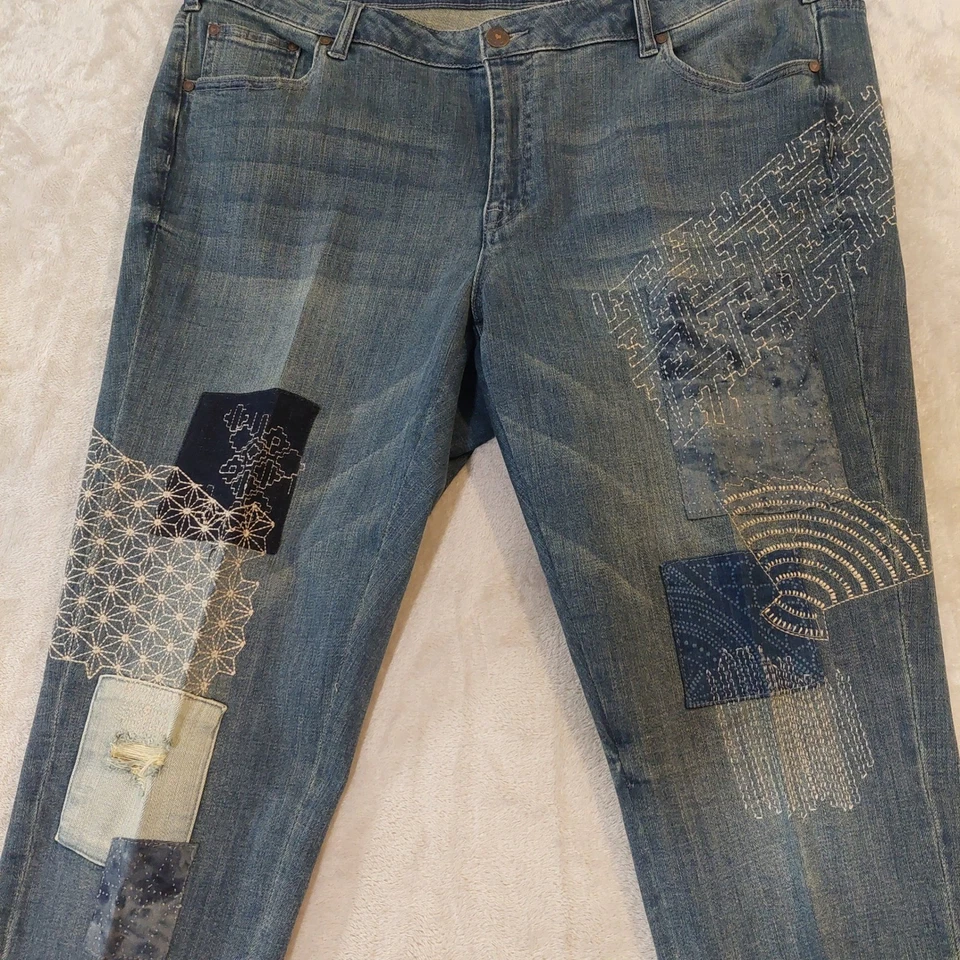 Jeans feminino jeans 247 bordado patchwork enfeitado azul tamanho 22W - Imagem 2 de 4