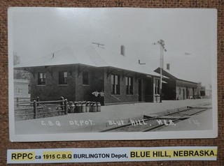 RPPC ca 1915 C.B.Q Burlington Depot Blue Hill Nebraska Ne. FOTO POSTAL REAL