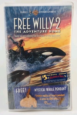 1995 Free Willy 2: The Adventure Home VHS SEALED with Pendant WB Warner Brothers