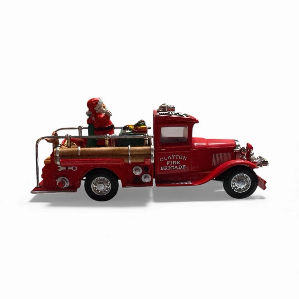 Matchbox Models of Yesteryear 1997 Ford AA Santa's Fire Engine YSC04-M - Image 4 of 4