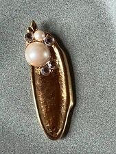 Estate Liz Claiborne Marked Abstract Goldtone Pea Pod w Faux Pearl & Plastic Rhi