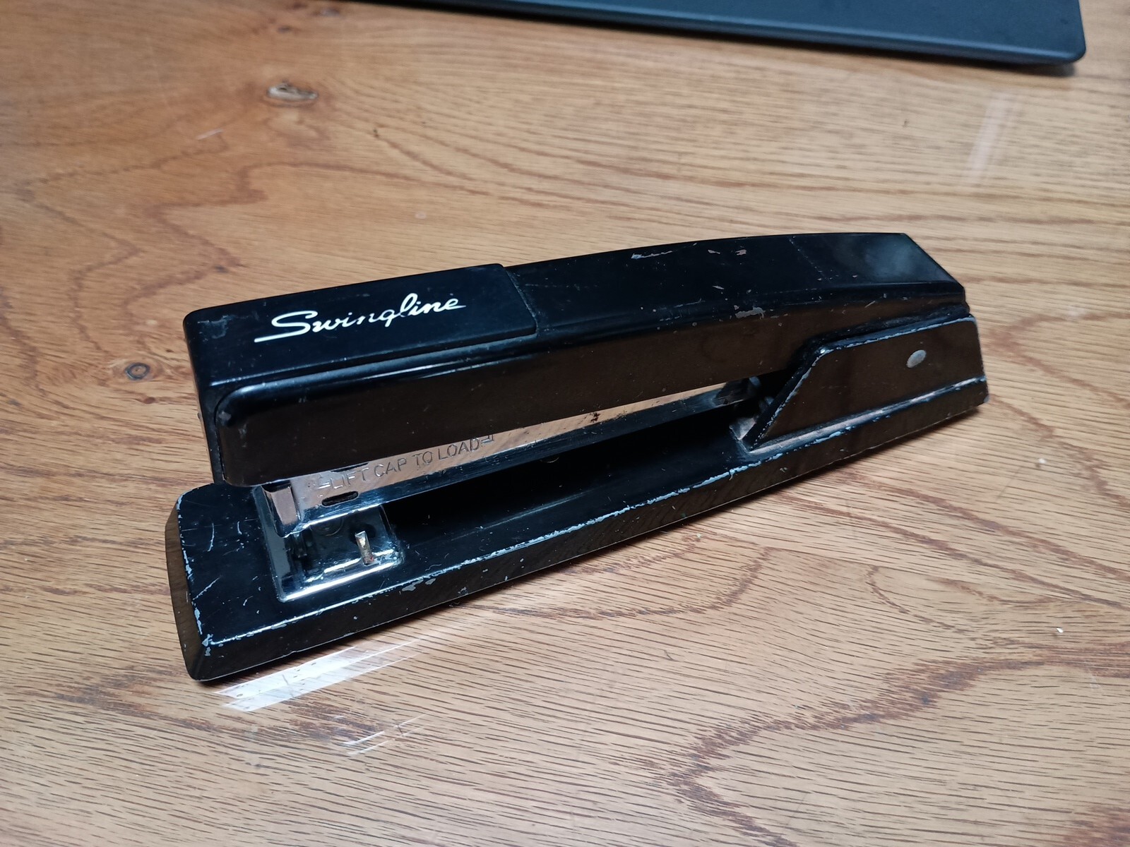 Swingline 94-41 Heavy Duty Stapler in Sleek Black-image
