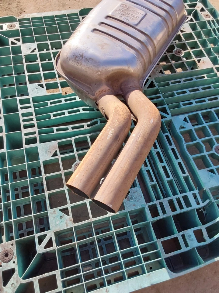 Mercedes Benz E320 1998 AWD silenciador OEM A2104910501 Foto 2 de 4