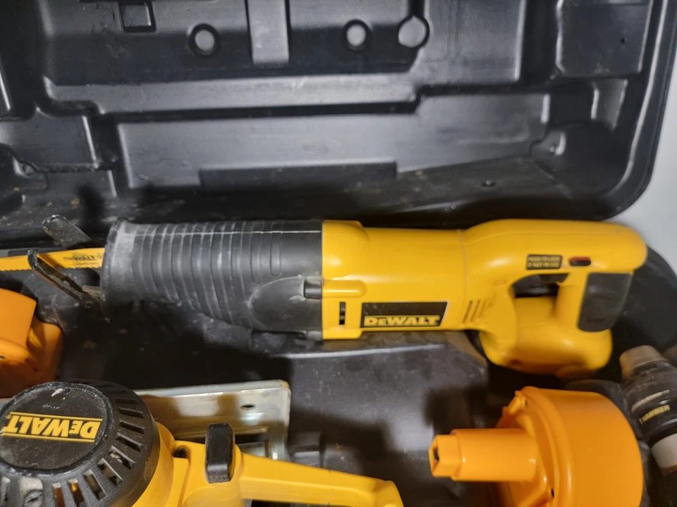 DEWALT 18-Volt Cordless 4 Tool Kit Drill, Saw, RECIP  Worklight  Great Condition - Image 3 of 4