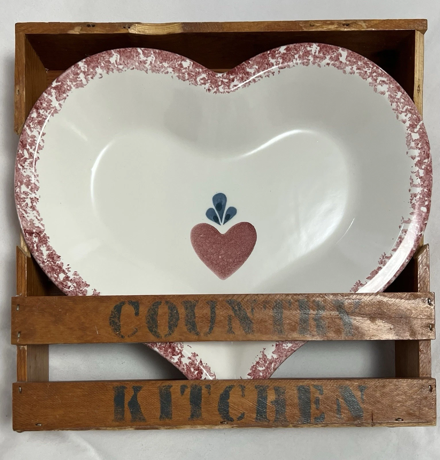 CHAPARRAL 12"x11"x.5 Heart Shaped Ceramic Pie Plate w/Wood Country Kitchen Rack