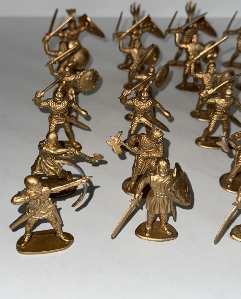 Timpo Refundido Caballeros de Oro - Modelos de plástico pintado 54 mm - Años 90 Foto 2 de 4